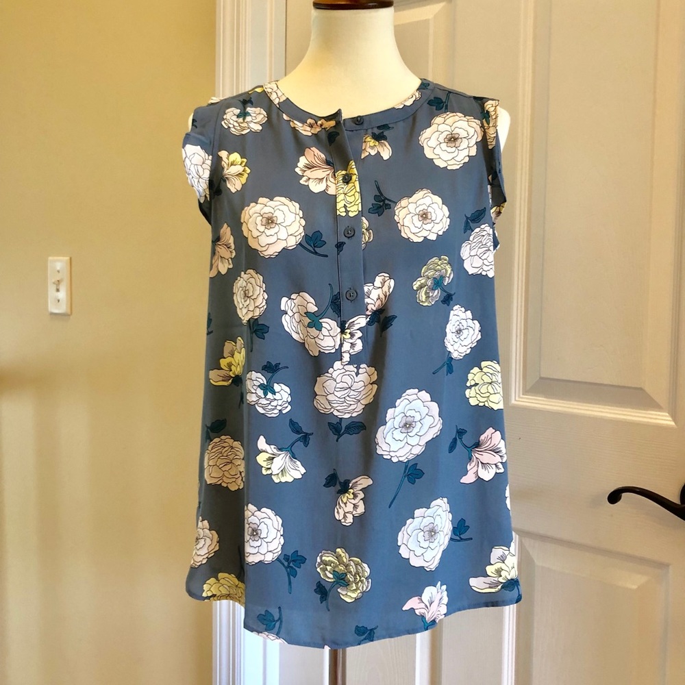 EUC - worn once. LOFT outlet sleeveless top